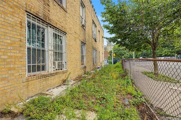 1661 E 172nd ST, Bronx, NY 10472