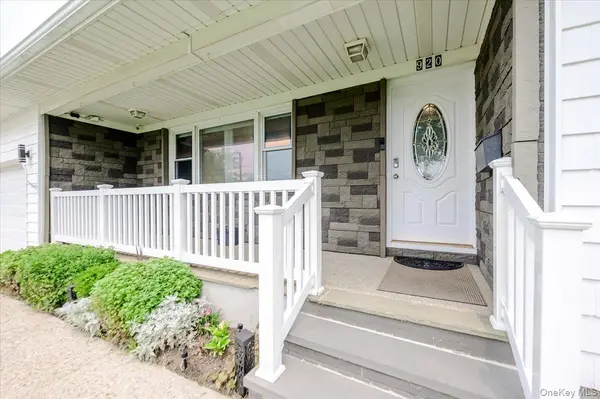 920 9th ST, West Babylon, NY 11704