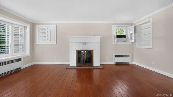 1058 PLANDOME RD, Manhasset, NY 11030