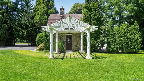 1058 PLANDOME RD, Manhasset, NY 11030