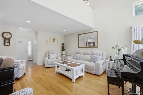 104 Lincoln BLVD, Hauppauge, NY 11788