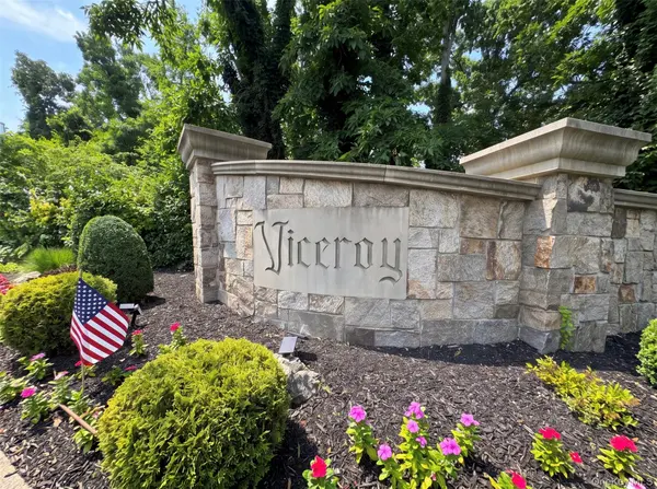 128 James ST, Massapequa, NY 11758