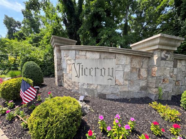 128 James ST, Massapequa, NY 11758
