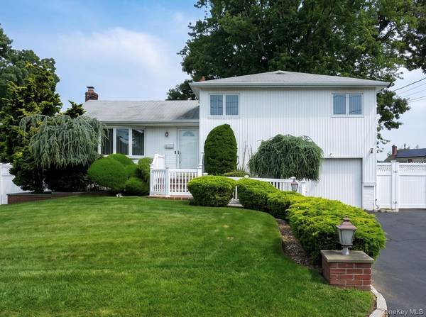 128 James ST, Massapequa, NY 11758