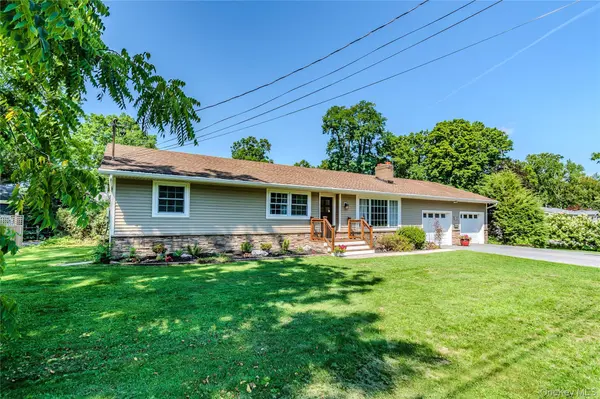 19 Closs DR, Rhinebeck, NY 12572