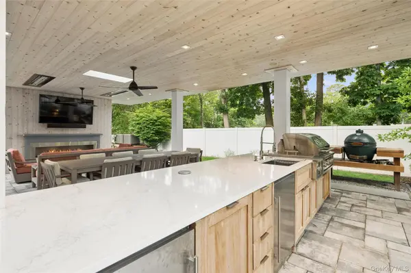 185 Inlet LN, Greenport, NY 11944