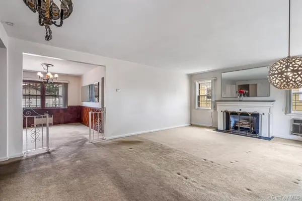8315 264th ST, Glen Oaks, NY 11004