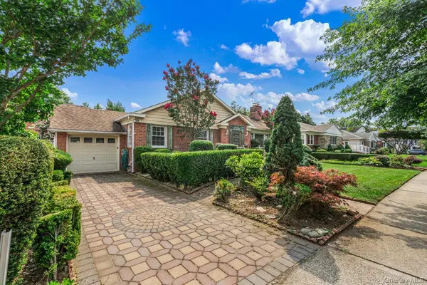 8315 264th ST, Glen Oaks, NY 11004