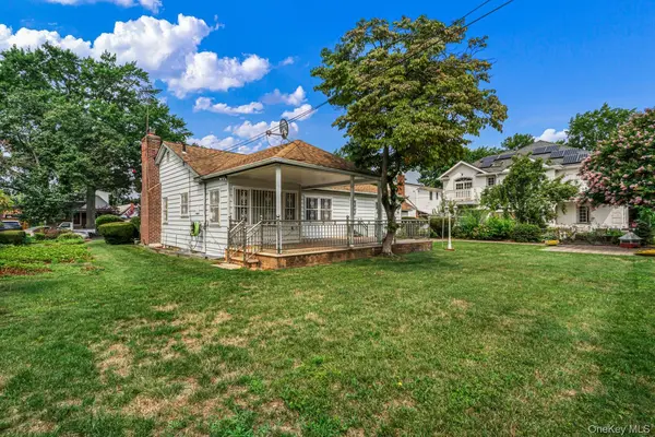 8315 264th ST, Glen Oaks, NY 11004