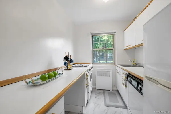 69-17 215 ST #A, Bayside, NY 11364