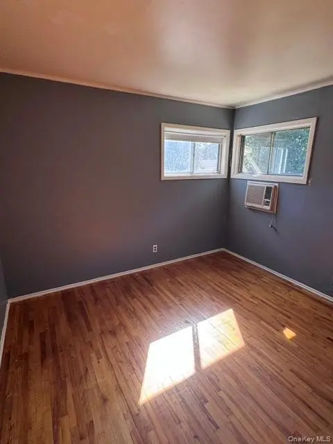 11 Foley PL, Huntington Station, NY 11746
