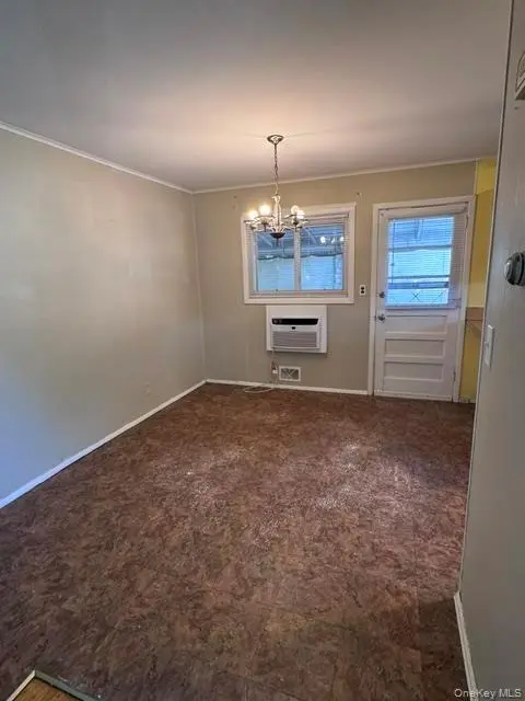 11 Foley PL, Huntington Station, NY 11746
