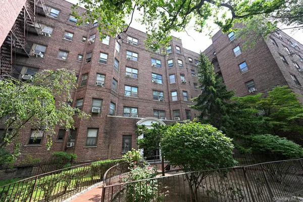 61-41 Saunders ST #B25, Rego Park, NY 11374
