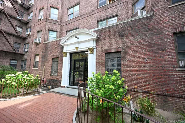 61-41 Saunders ST #B25, Rego Park, NY 11374