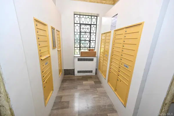 61-41 Saunders ST #B25, Rego Park, NY 11374