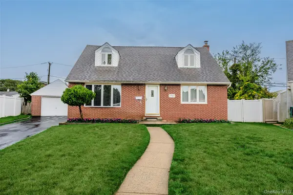 2728 Concord DR, East Meadow, NY 11554