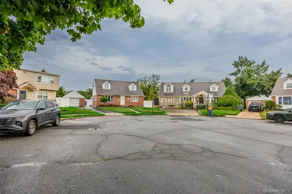 2728 Concord DR, East Meadow, NY 11554