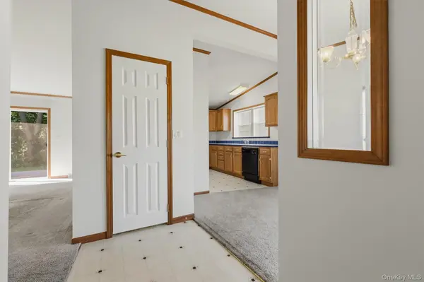 1 Palm CIR, Poughkeepsie, NY 12603