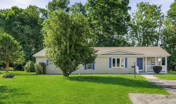 1 Palm CIR, Poughkeepsie, NY 12603