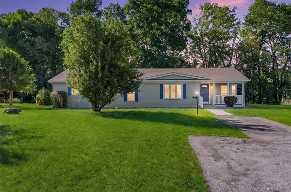 1 Palm CIR, Poughkeepsie, NY 12603