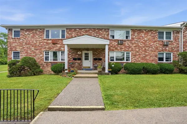 136 N Chestnut ST #9B, New Paltz, NY 12561