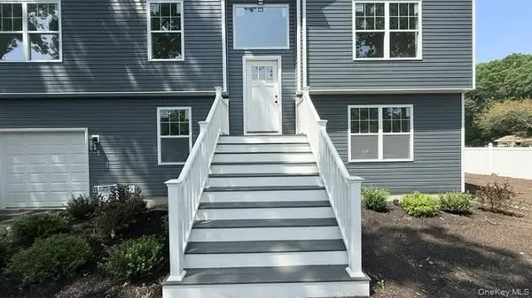 964 Sipp AVE, Medford, NY 11763