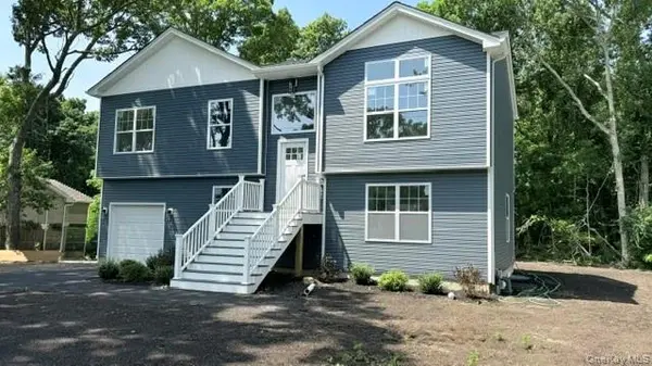 964 Sipp AVE, Medford, NY 11763