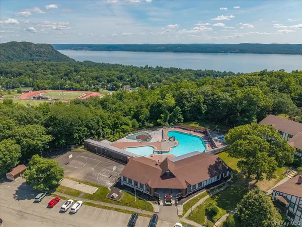 958 Sierra Vista LN, Valley Cottage, NY 10989