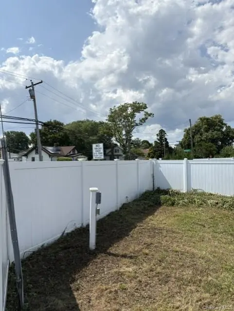 760 S Wellwood AVE, Lindenhurst, NY 11757