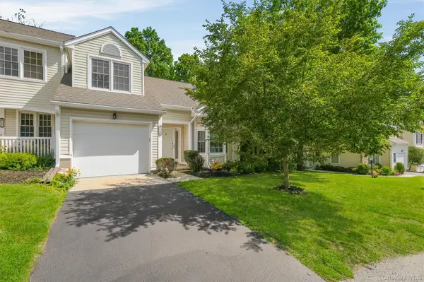 2 N Cambridge CT, Fishkill, NY 12524