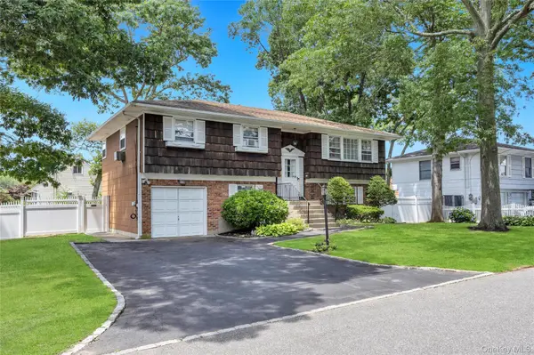 612 Vine ST, Babylon, NY 11702