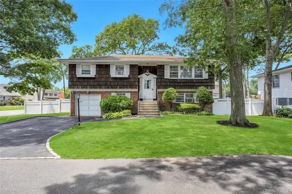 612 Vine ST, Babylon, NY 11702