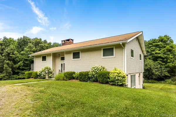 860 Hunns Lake, Stanfordville, NY 12581