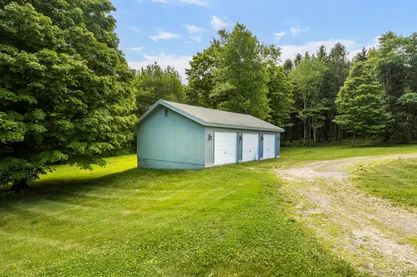 860 Hunns Lake, Stanfordville, NY 12581