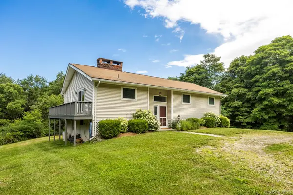 860 Hunns Lake, Stanfordville, NY 12581