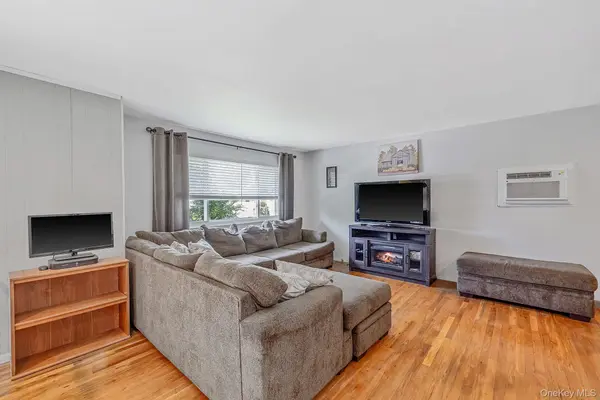92 Rhode Island AVE, Bay Shore, NY 11706