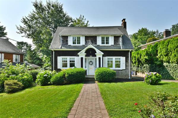 308 38th RD, Douglaston, NY 11363