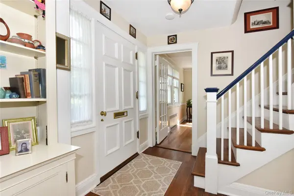 308 38th RD, Douglaston, NY 11363