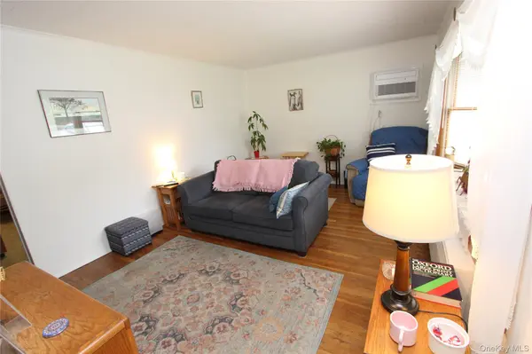 42 5th AVE, Huntington Station, NY 11746