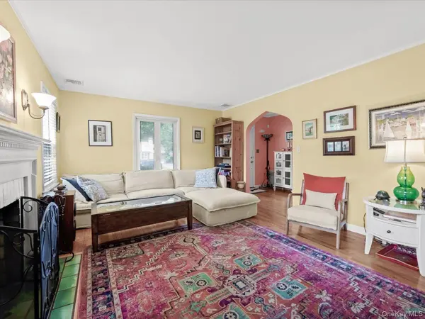 36 Francis TER, Glen Cove, NY 11542