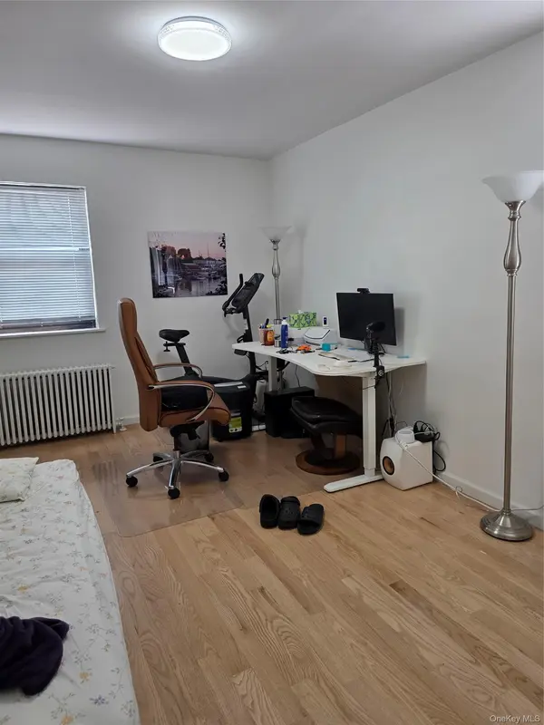71-37 Vleigh PL #40B, Kew Garden Hills, NY 11367