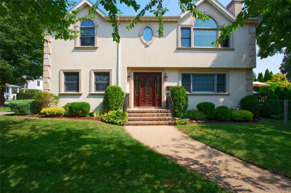 75 Maple ST, Roslyn Heights, NY 11577