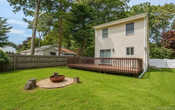 28 Roanoke RD, Sound Beach, NY 11789