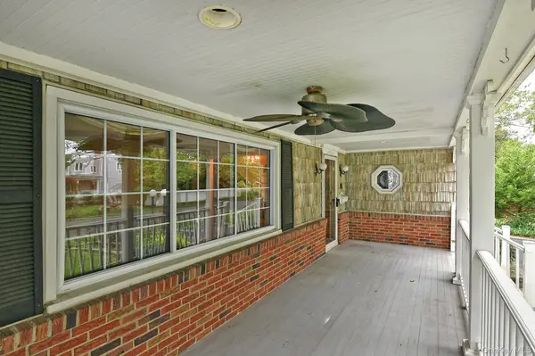 10 Linford LN, Melville, NY 11747