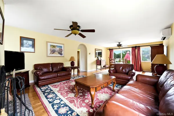 88 Central AVE, Amityville, NY 11701