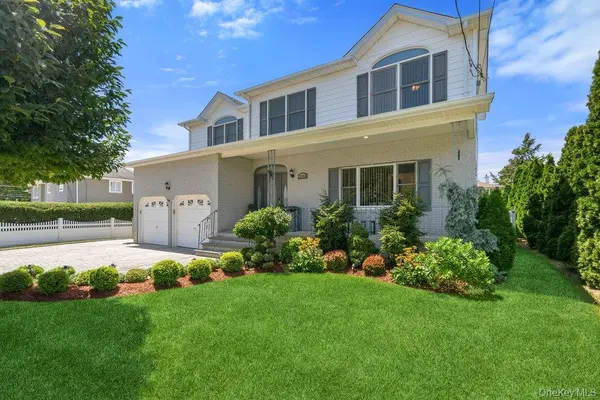 2066 Washington AVE, Seaford, NY 11783