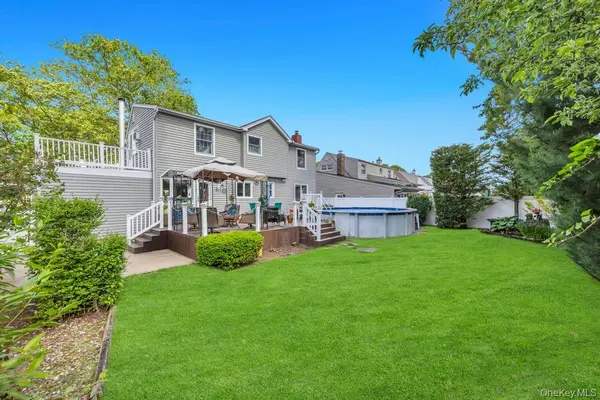 263 Charles AVE, Massapequa Park, NY 11762