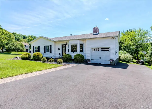 1 Patriot LN, Washingtonville, NY 10992