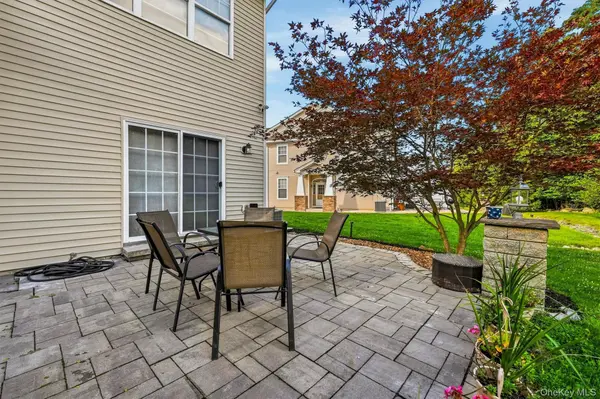 6 Avoncroft LN, Middletown, NY 10940