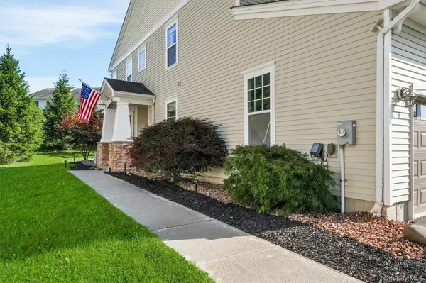6 Avoncroft LN, Middletown, NY 10940